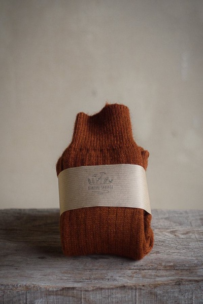 chaussettes côtelées oranges en pure laine française teintes uniquement avec des plantes
