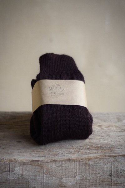 chaussettes côtelées prunes en pure laine française teintes uniquement avec des plantes