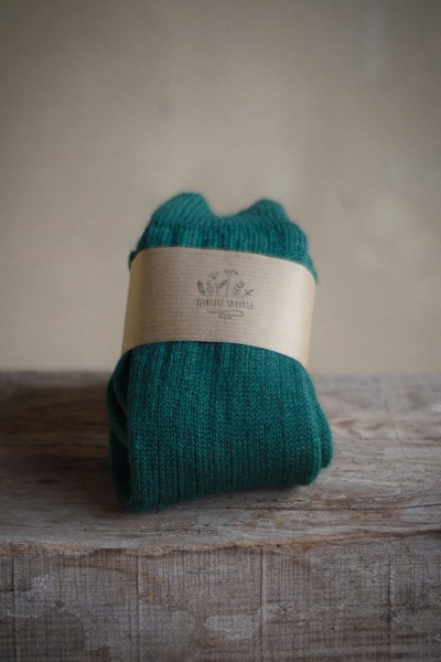 chaussettes côtelées vert bleuté en pure laine française teintes uniquement avec des plantes