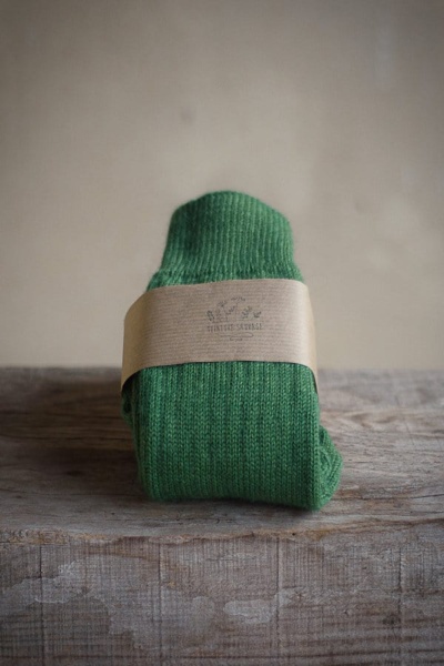 chaussettes côtelées vert clair en pure laine française teintes uniquement avec des plantes