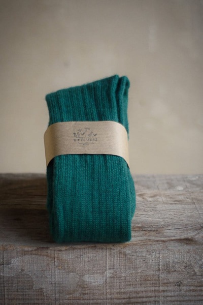 chaussettes mi-bas vert bleuté en laine naturelle et teintes qu'avec de plantes