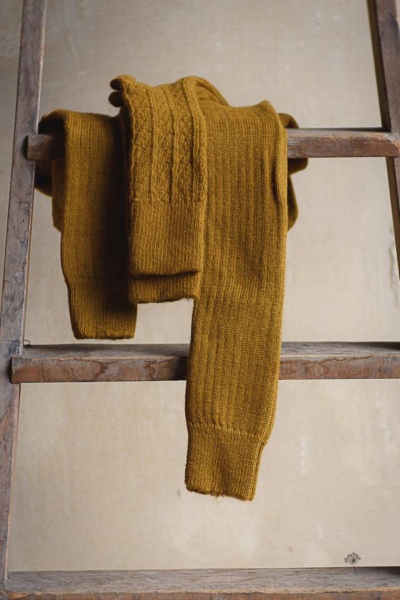 chaussettes pure laine jaunes teintes naturellement uniquement avec des plantes