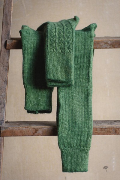 chaussettes pure laine vert clair teintes naturellement uniquement avec des plantes