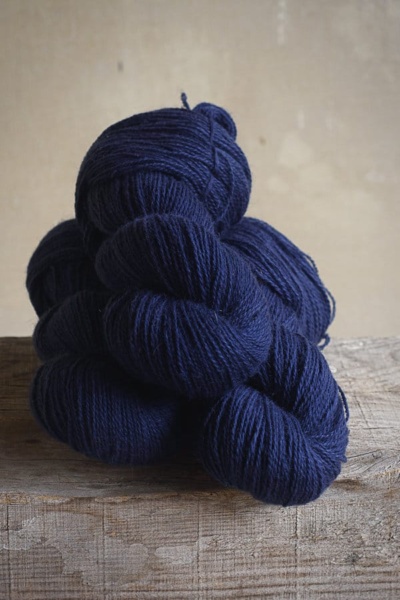 laine à tricoter teinte en bleu en teinture végétale