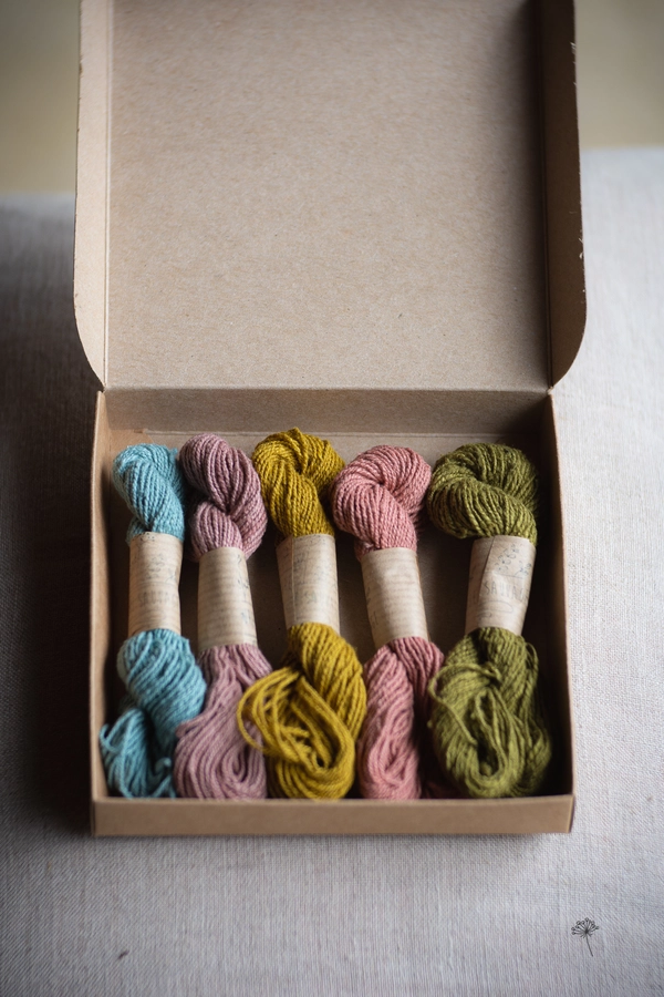 broderie, coffret 5 fils de bourrette de soie