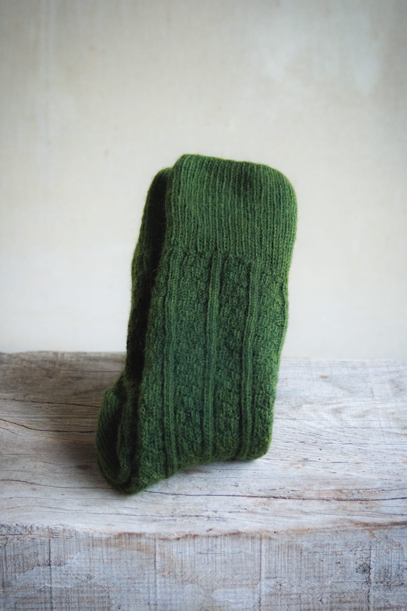 chaussettes à motifs vert teintes uniquement avec des plantes