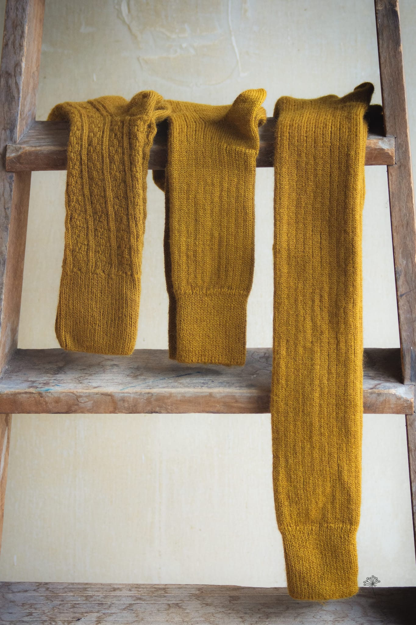 chaussettes pure laine jaune teintes naturellement uniquement avec des plantes